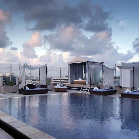 Готель The Park Ченнаї Екстер'єр фото Rooftop pool at the hotel