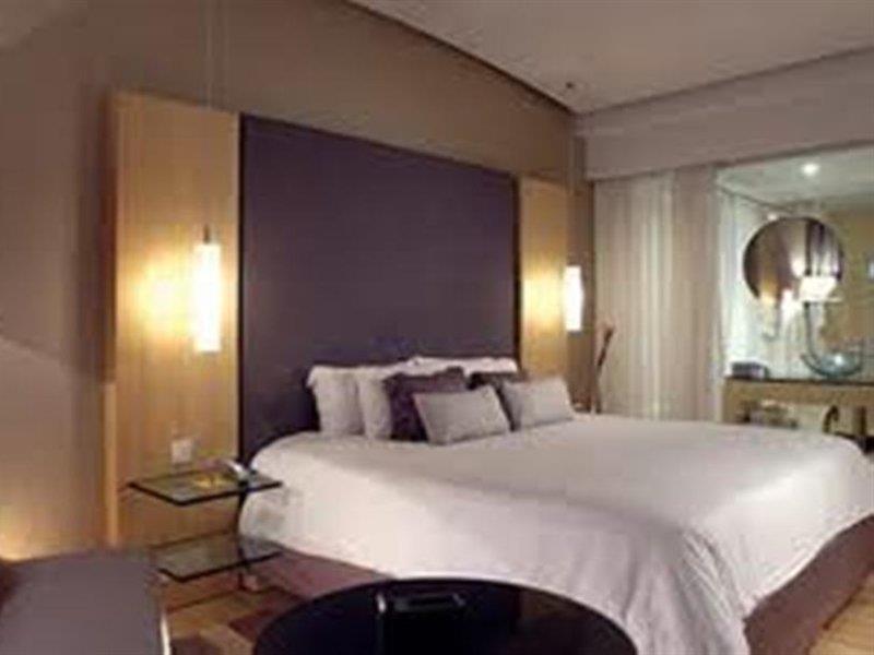 Готель The Park Ченнаї Екстер'єр фото A bedroom at the hotel