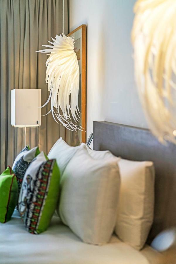 Готель The Park Ченнаї Екстер'єр фото A wall light
